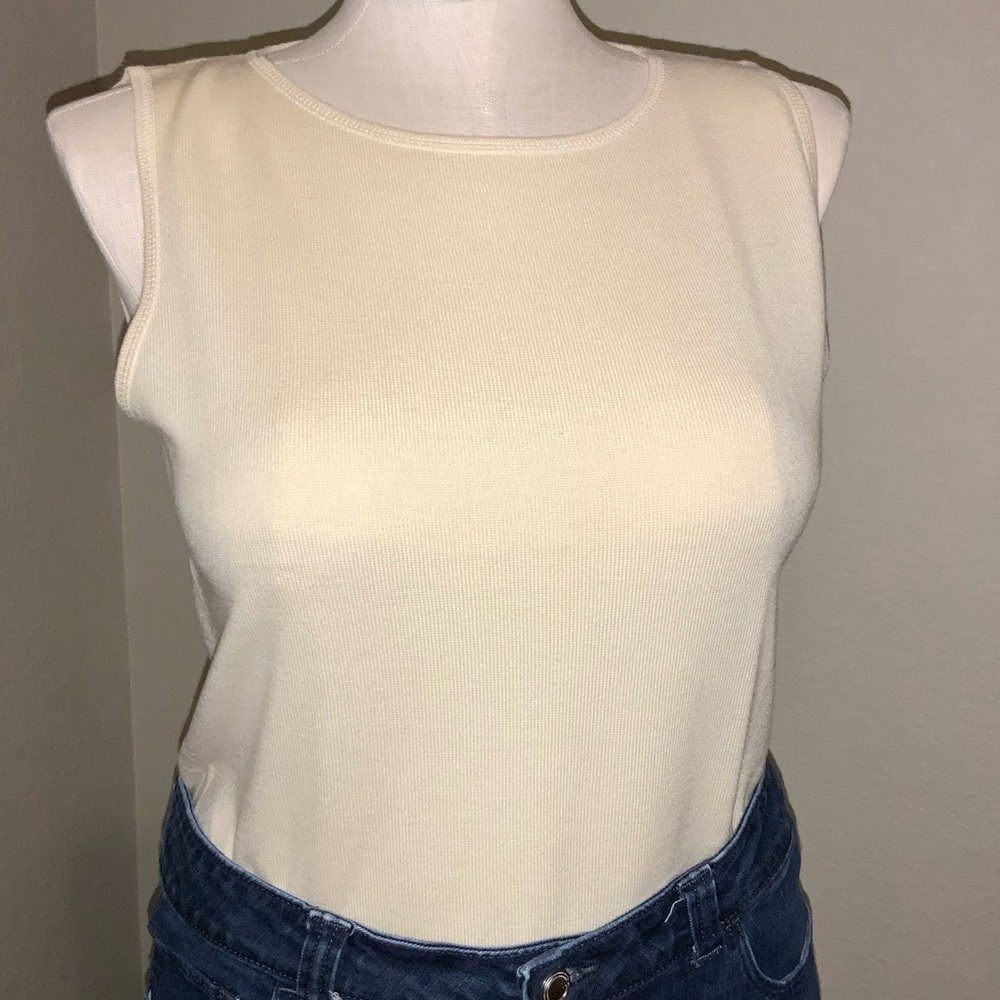 Ellen Tracy Company Size OX Cream 100% Wool Sleeveless Sweater Lightweight Crew
